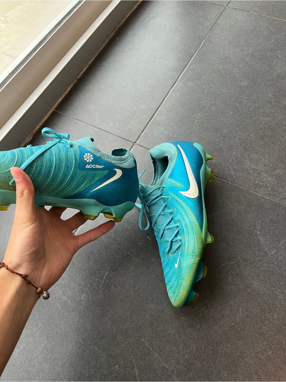 Nike phantom ACC Soccer Cleats - Teal SIZE8.5